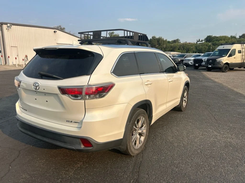 Used 2015 Blizzard Pearl Toyota XLE V6 image 7