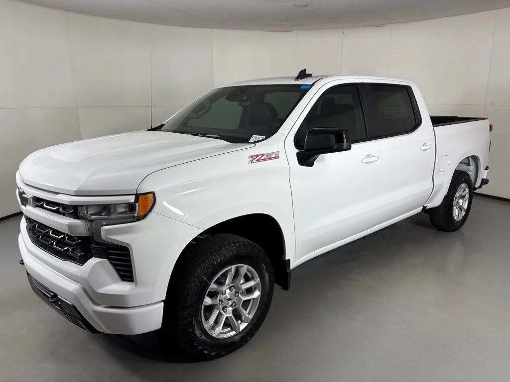 New 2026 Summit White Chevrolet RST image 5