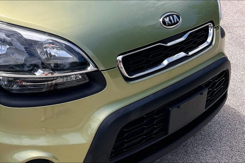 Used 2012 Green Kia Plus image 29