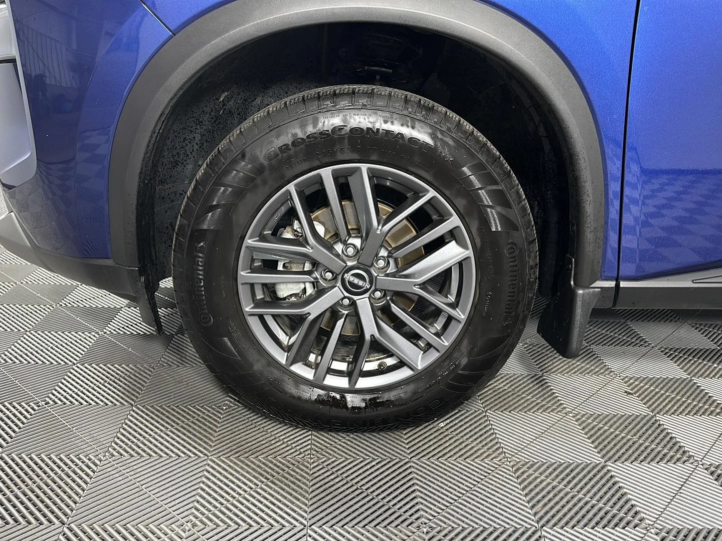 Used 2022 Caspian Blue Metallic Nissan S image 11