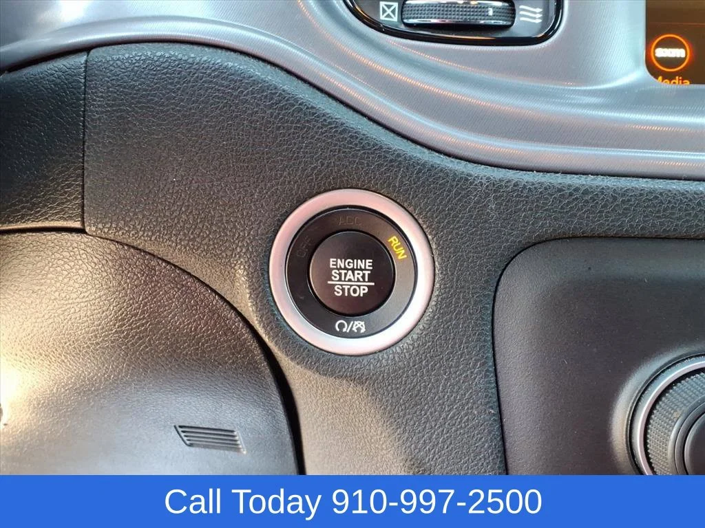 Used 2023 Orange Dodge SXT image 21