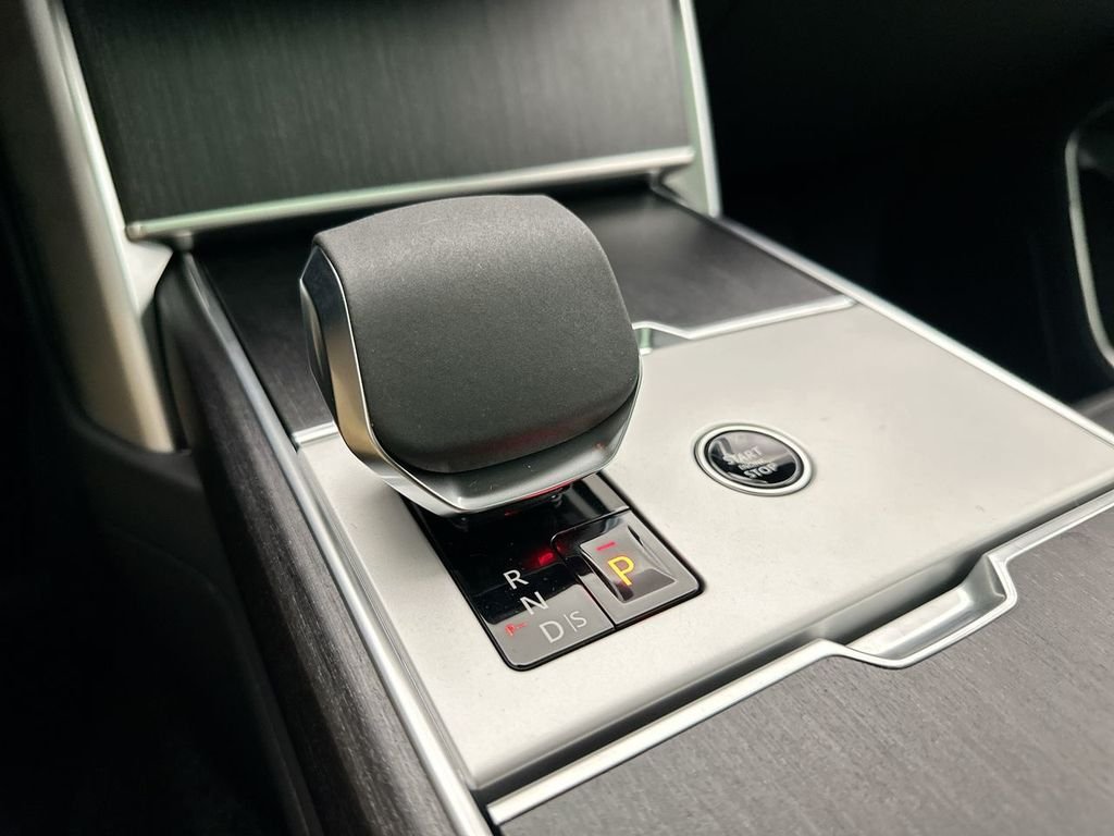 New 2026 Carpathian Grey Land Rover SE image 12