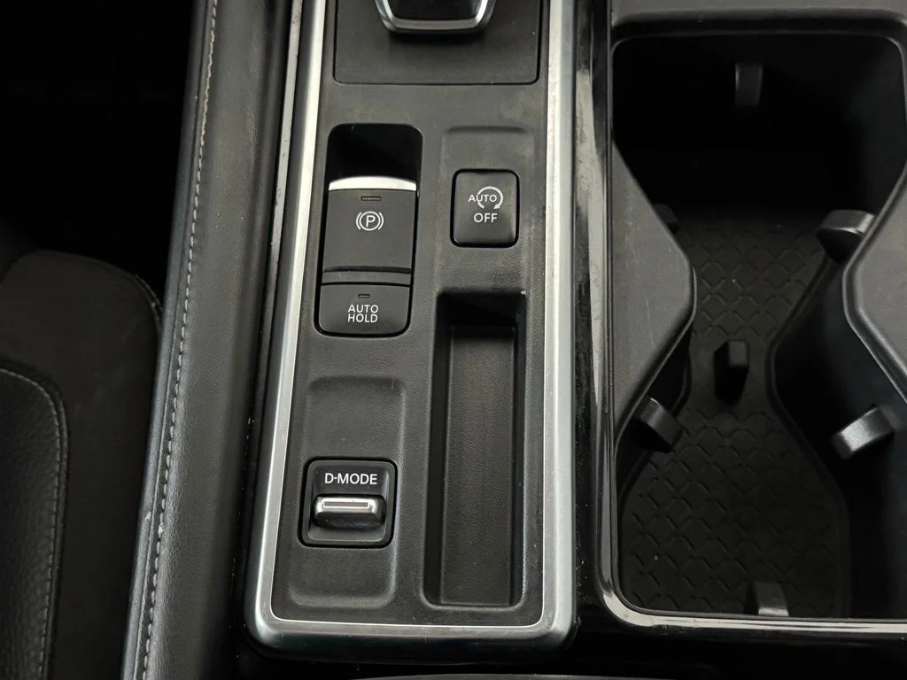 Used 2022 Gray Nissan SL image 33