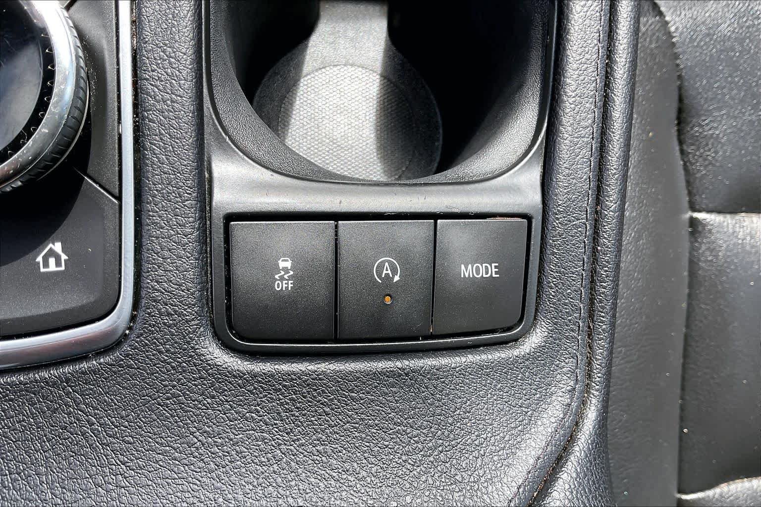 Used 2019 CRYSTAL WHITE TRICOAT Cadillac FWD Sport image 31