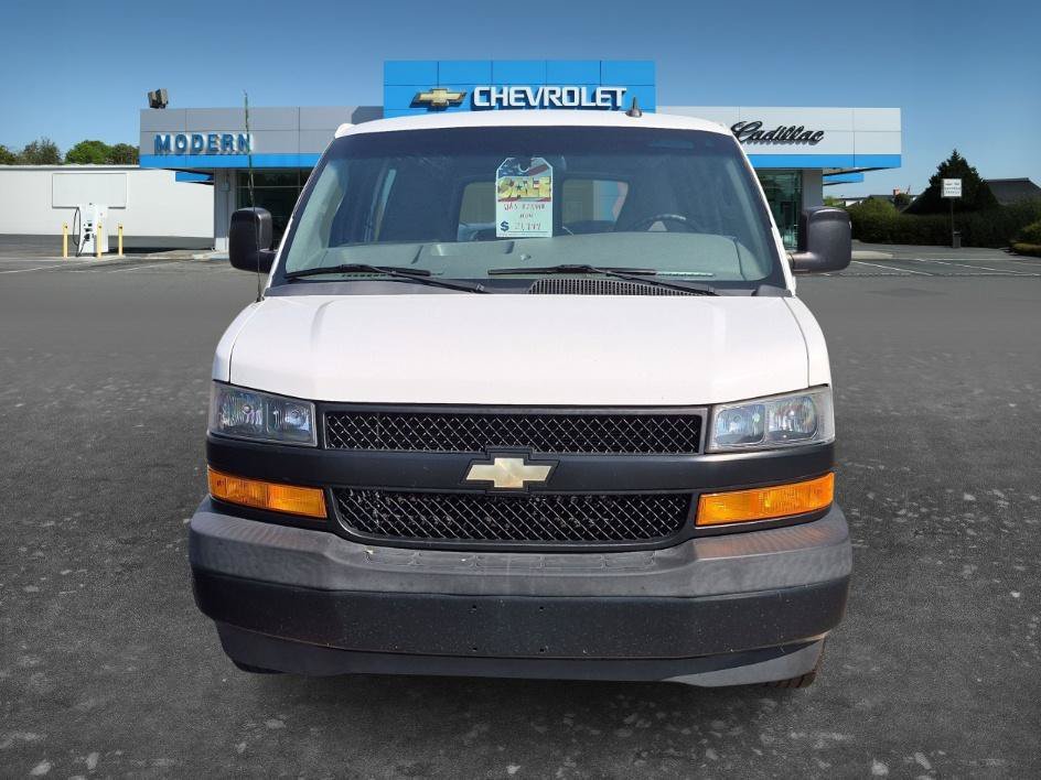 Used 2019 Summit White Chevrolet Work Van image 8
