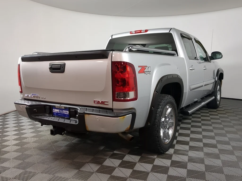 Used 2013 White GMC SLT image 9
