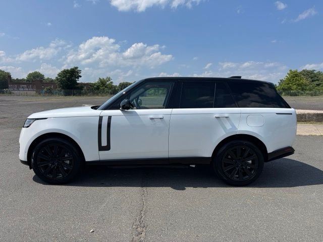 New 2026 Ostuni Pearl White Land Rover SE image 2