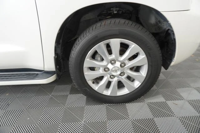 Used 2015 White Toyota Platinum image 15