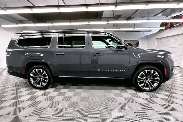 Used 2025 Baltic Gray Metallic Clearcoat Jeep Series III image 15
