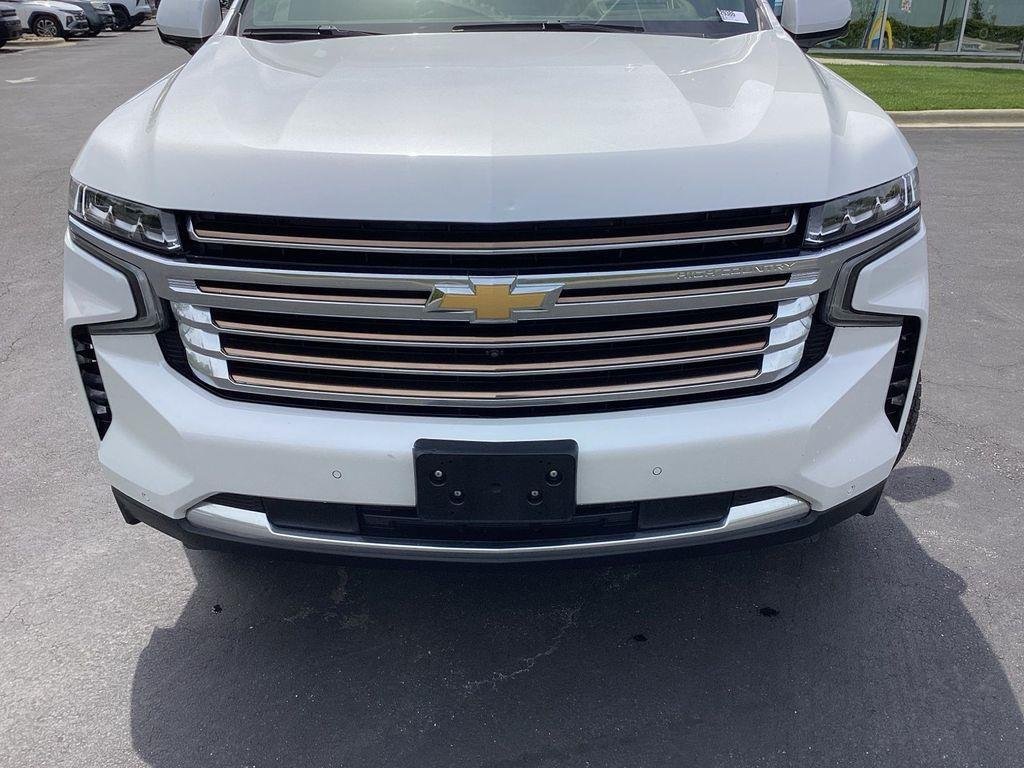 Used 2022 Iridescent Pearl Tricoat Chevrolet High Country image 2
