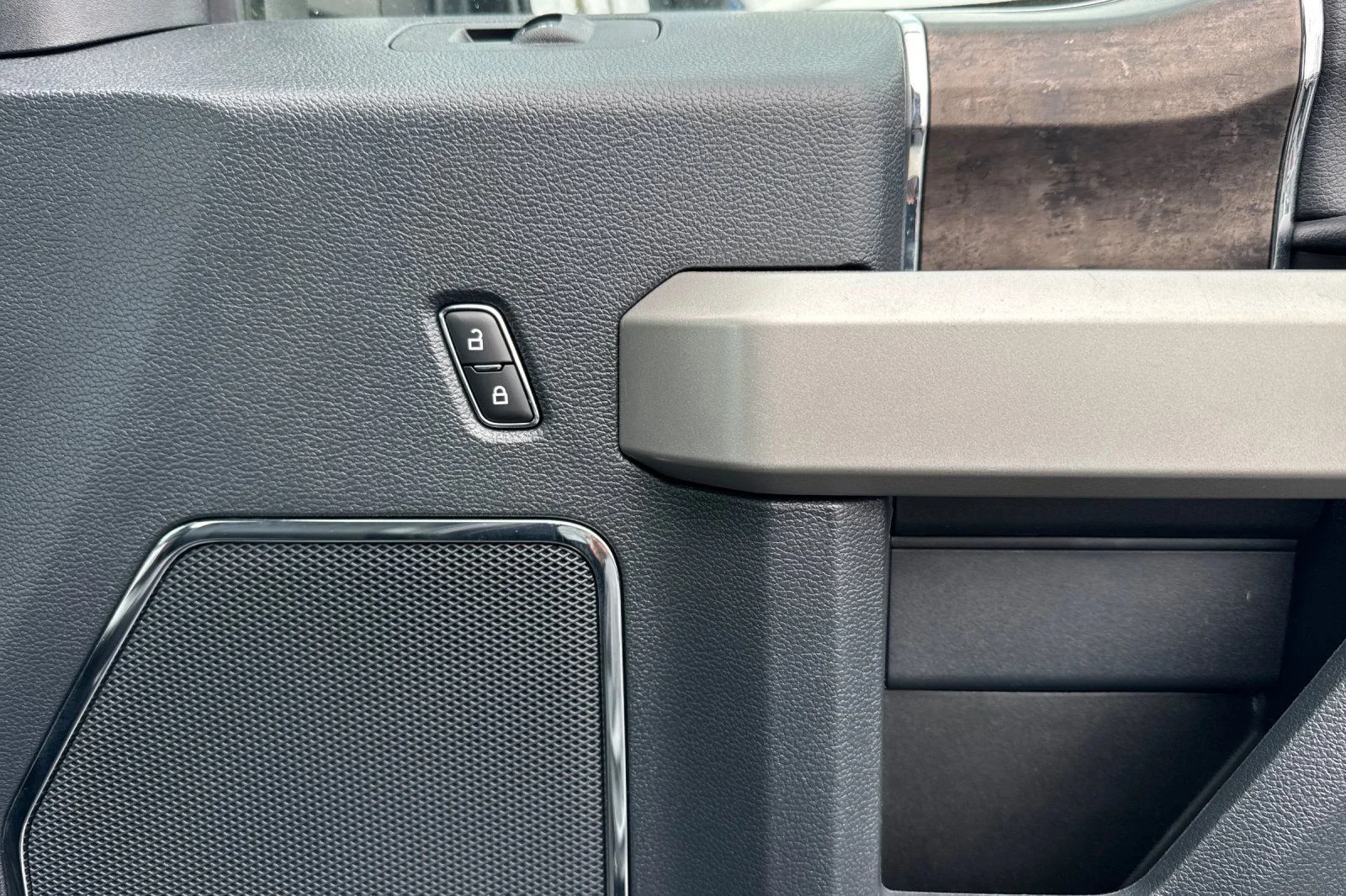 Used 2022 Gray Metallic Ford Lariat image 14