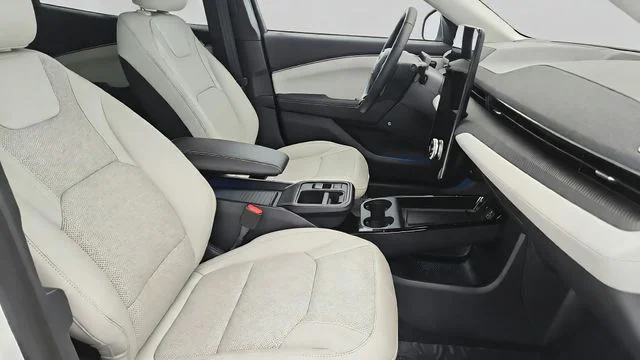 New 2026 Star White Metallic Tri-coat Ford Premium image 25