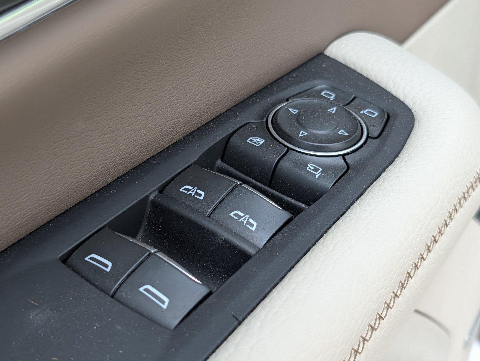 Used 2025 White Frost Tricoat GMC Denali image 14