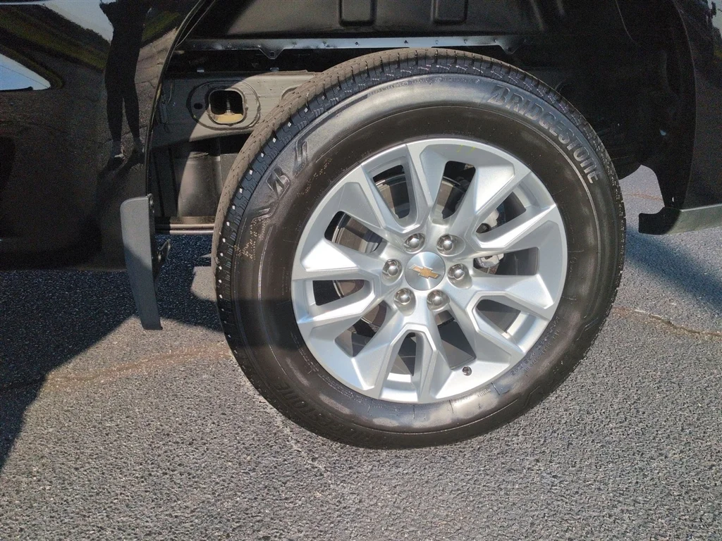 Used 2026 Black Chevrolet Custom image 33