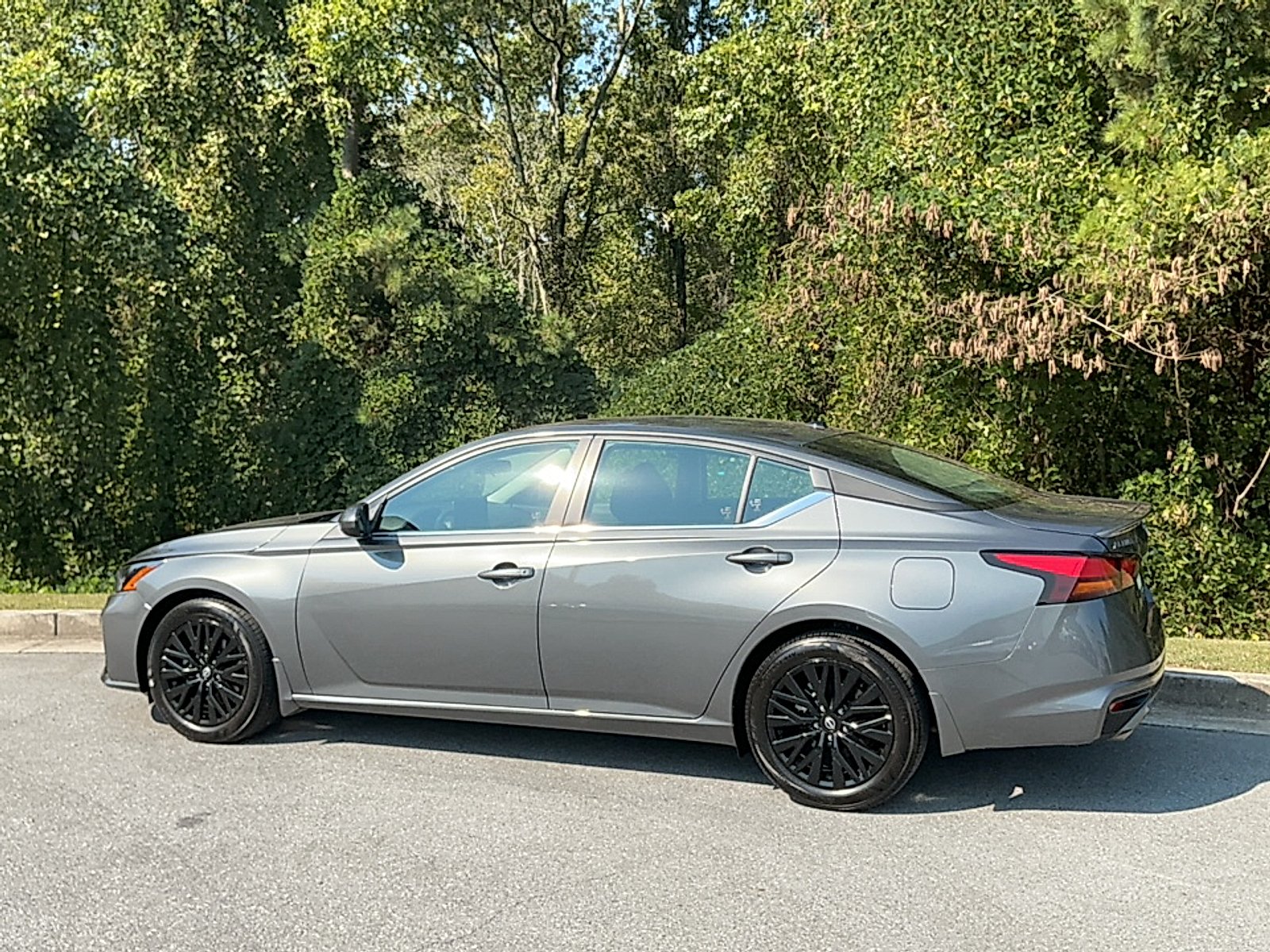 Used 2026 Gun Metallic Nissan SV FWD image 3