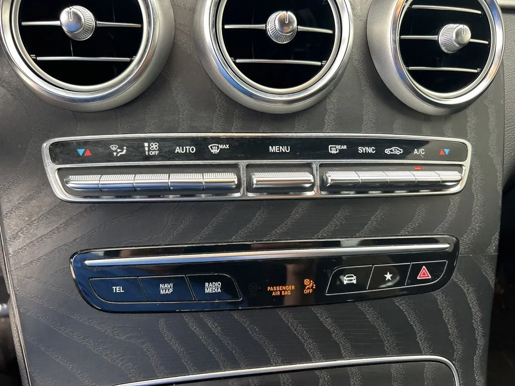 Used 2022 Black Mercedes-Benz GLC 300 image 39