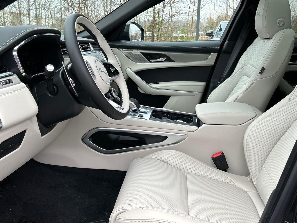 2026 Jaguar F-Pace R-Dynamic S - Photo 10