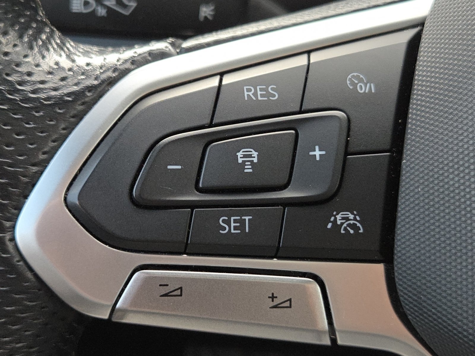 2022 Volkswagen Atlas Cross Sport SEL Premium R-Line - Photo 12