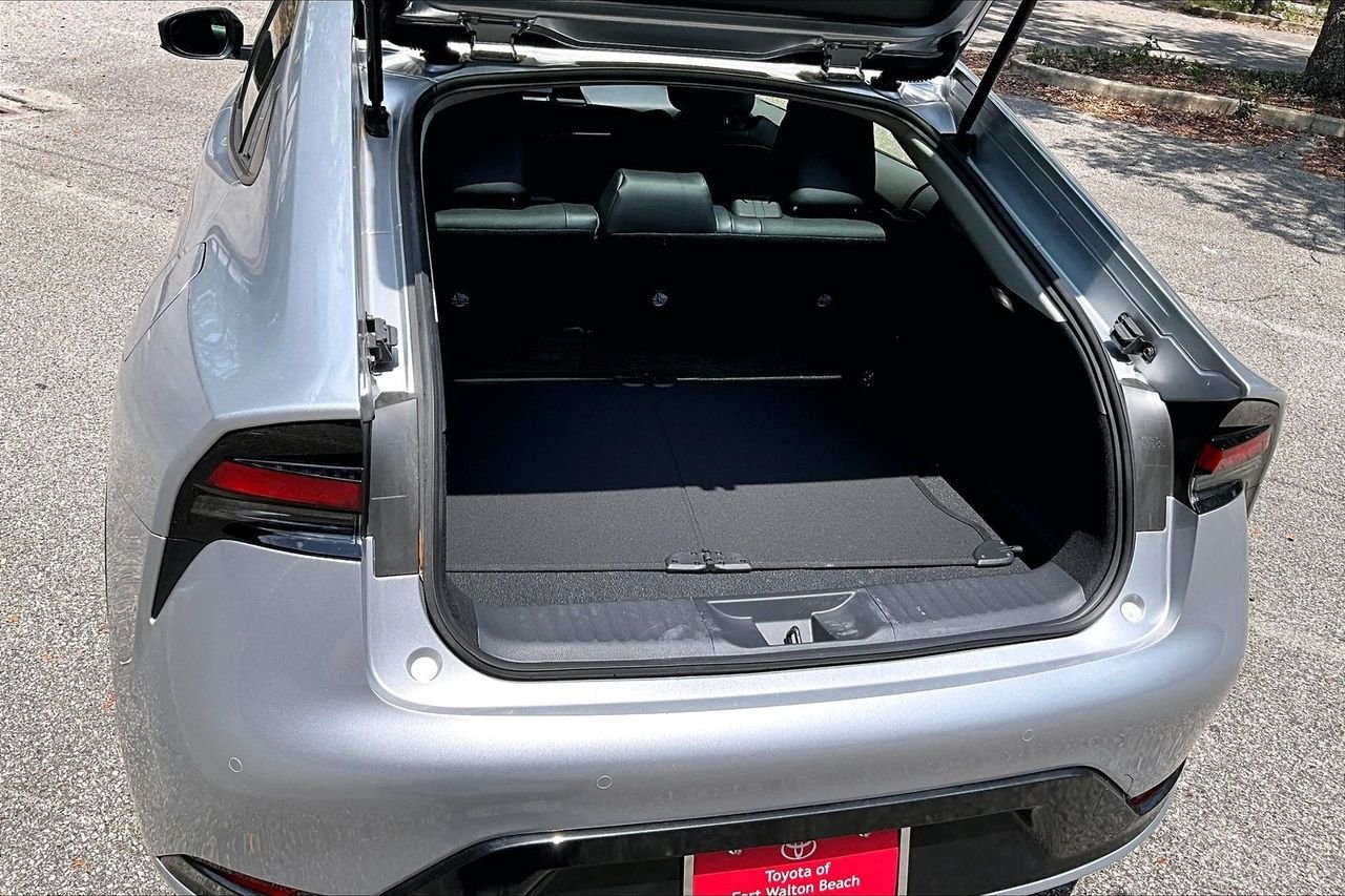 Used 2025  Toyota XLE image 35