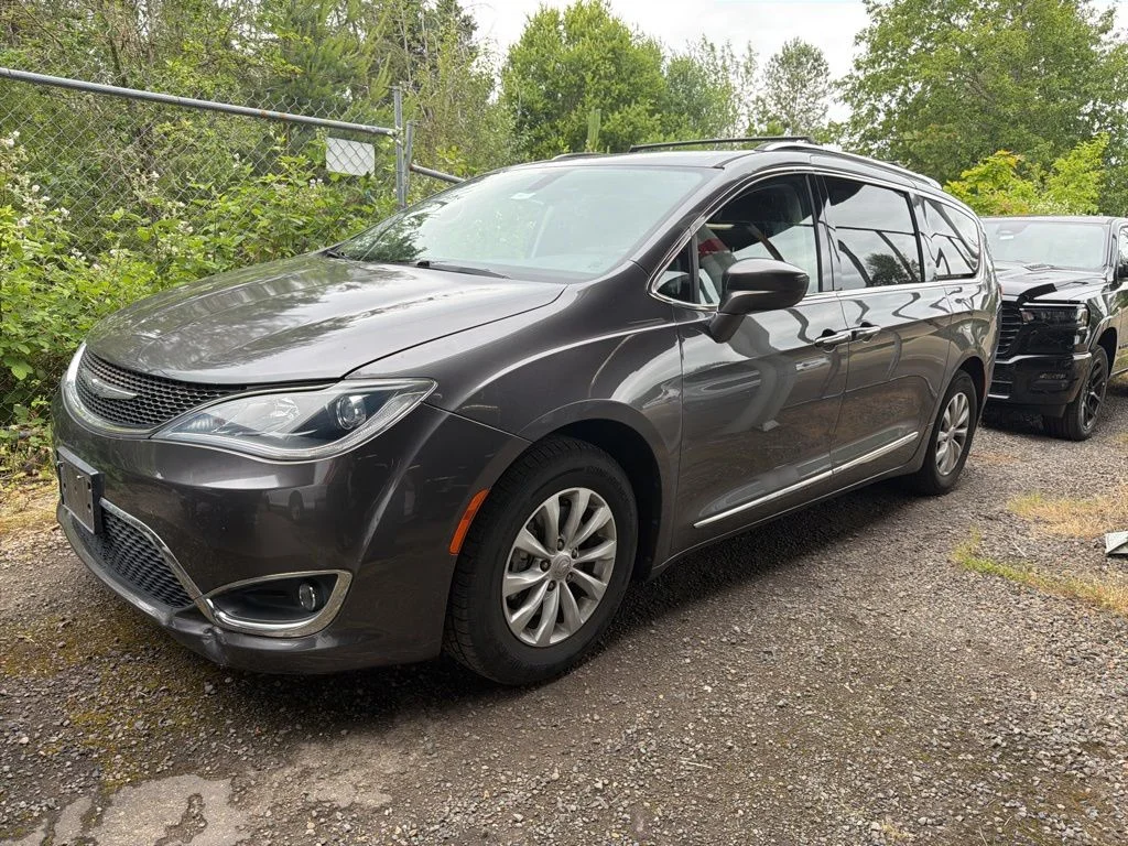2018 Chrysler Pacifica Touring L Plus's photo