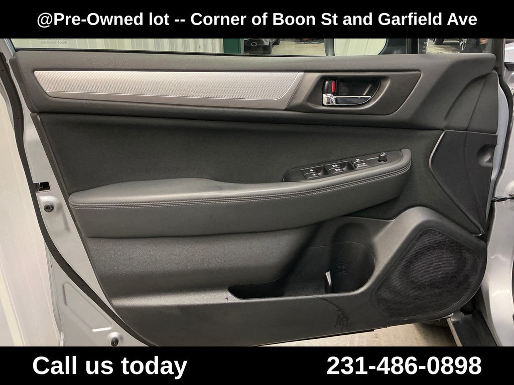 Used 2018 Silver Subaru 2.5i Premium image 15