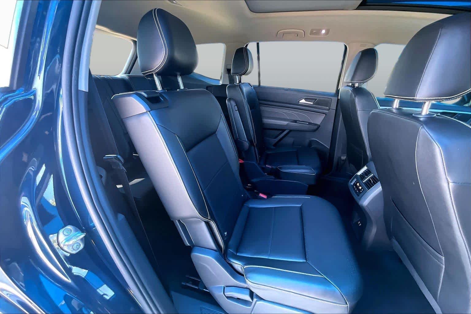 Used 2022 Tourmaline Blue Metallic Volkswagen 3.6L V6 SE w/Technology image 19