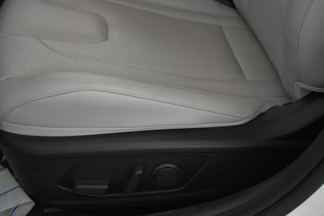 2025 Hyundai Elantra Limited - Photo 31
