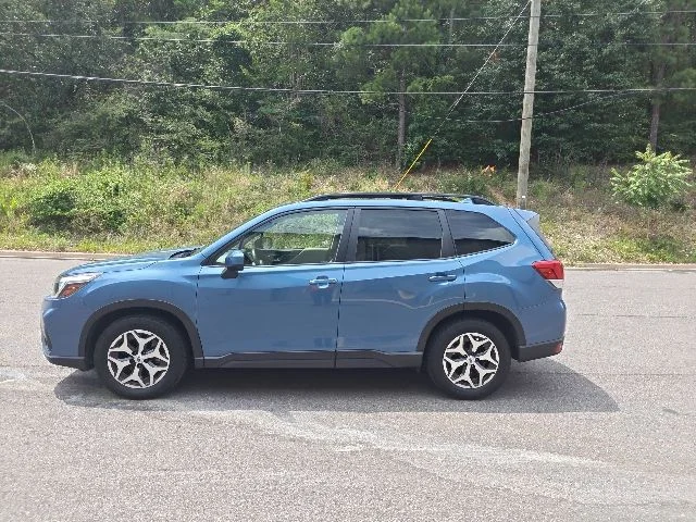 Certified Used 2020 Horizon Blue Pearl Subaru Premium image 5