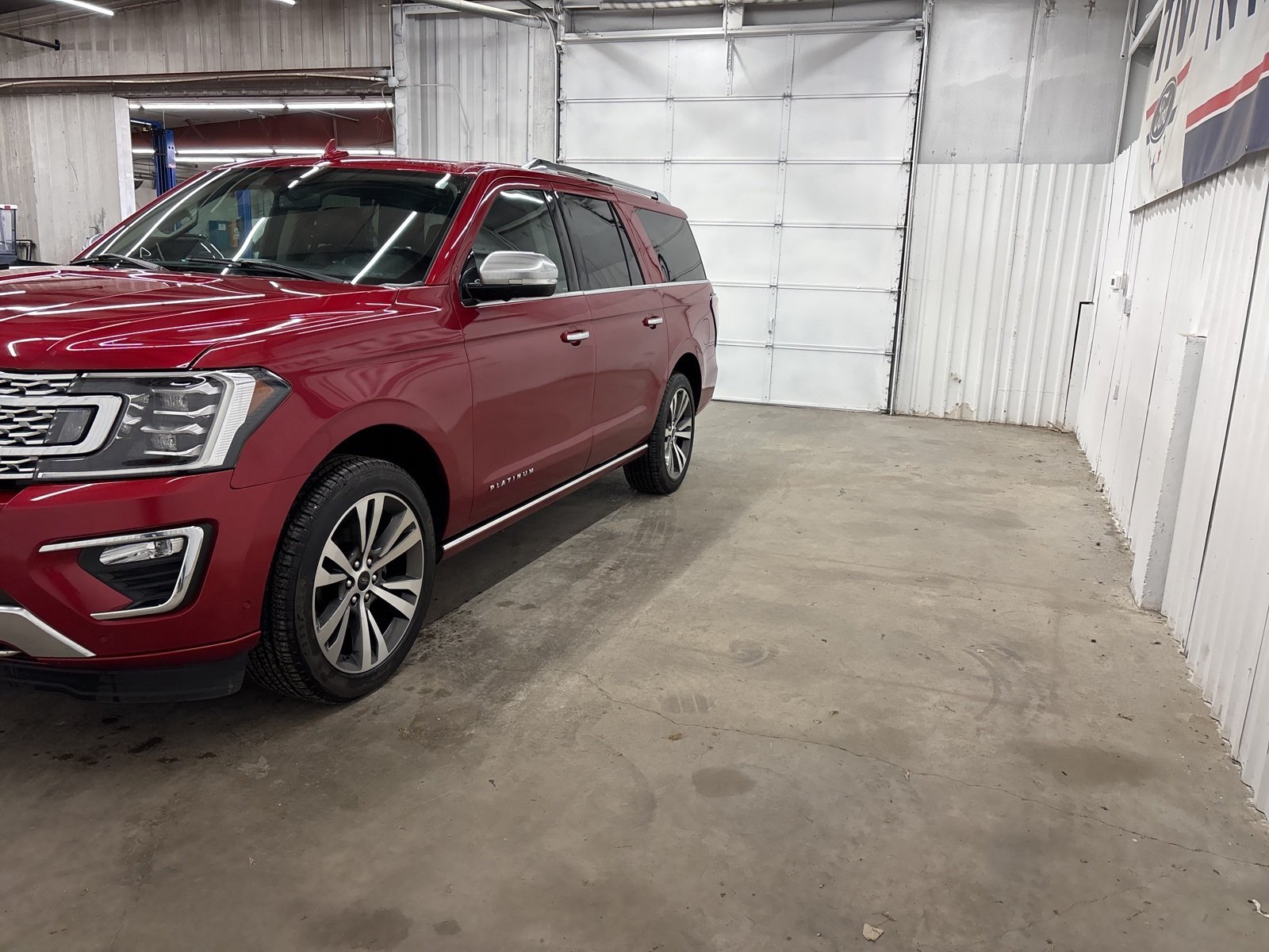 2021 Ford Expedition MAX Platinum photo 2