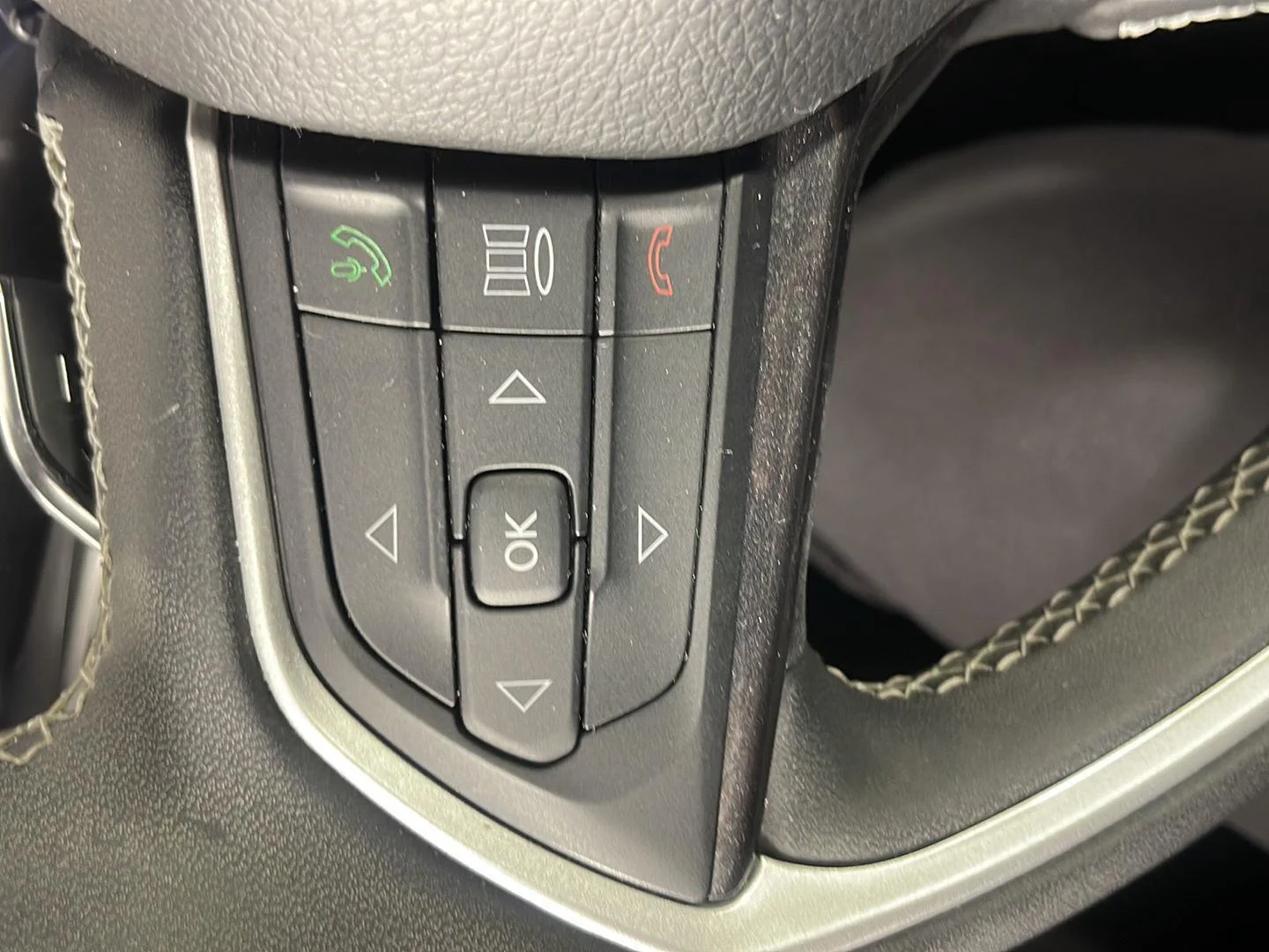 Used 2023 Silver Zynith Jeep Laredo image 24