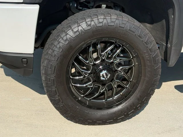 Used 2021 White GMC Denali image 4