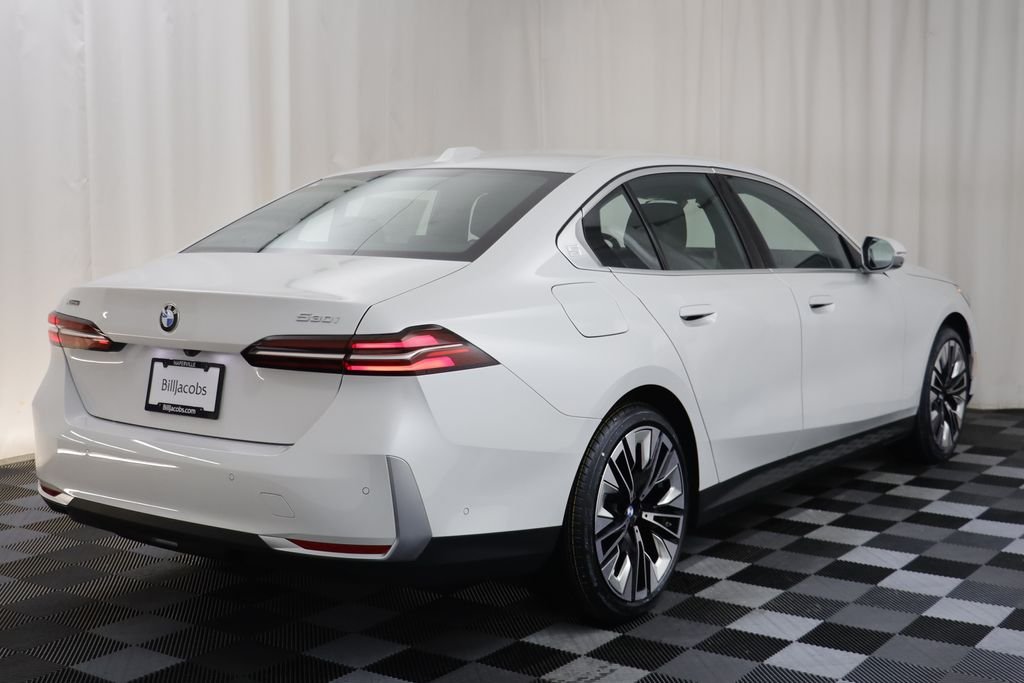 New 2026 Mineral White Metallic BMW 530i xDrive image 18