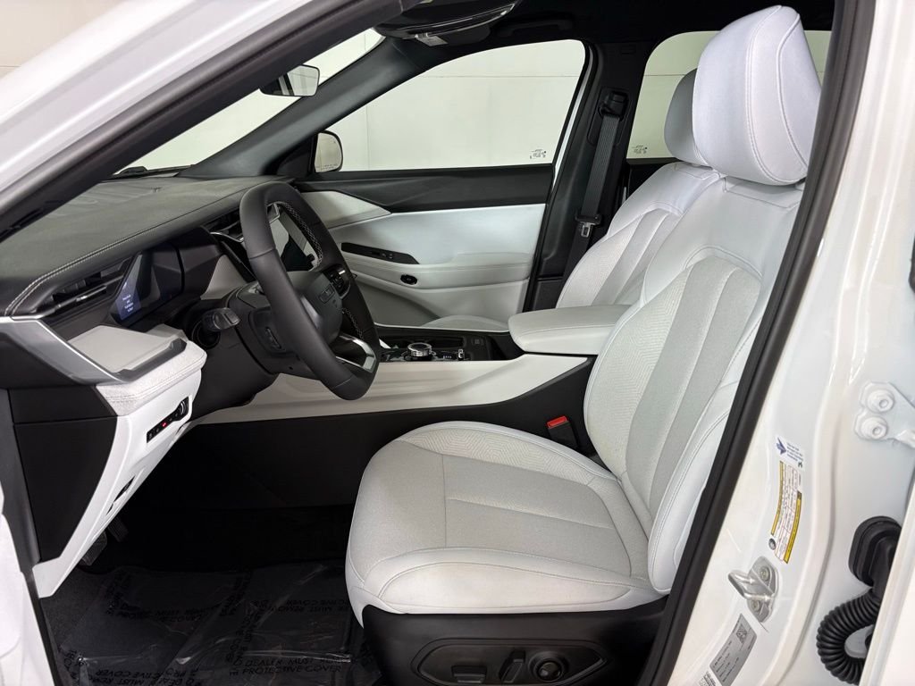 New 2026 Bright White Clearcoat Jeep Laredo image 17
