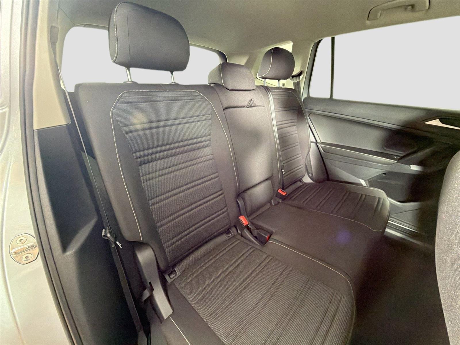 Used 2022  Volkswagen S image 23