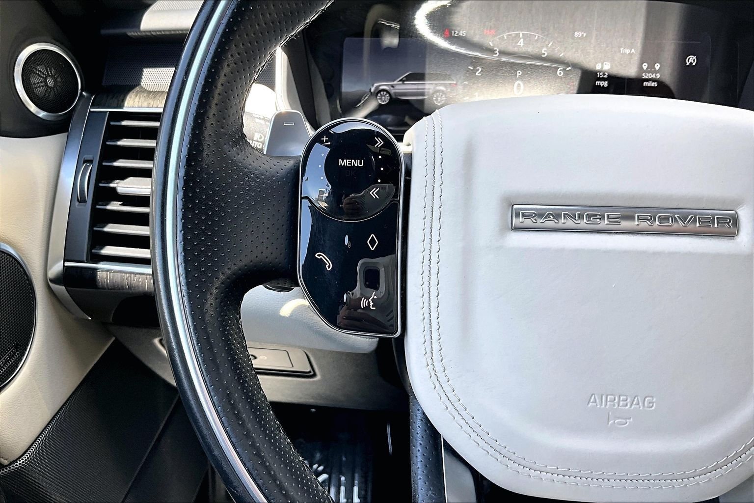 Used 2022 White Land Rover HSE Silver Edition image 18