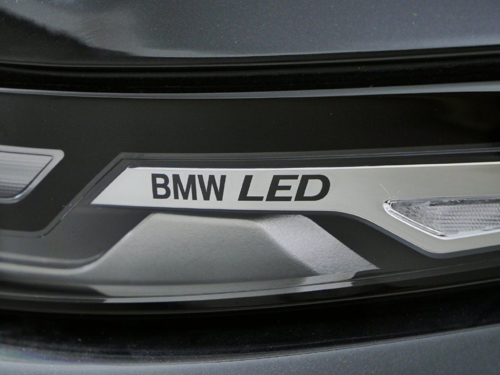 New 2027 Black Sapphire Metallic BMW M60i image 4