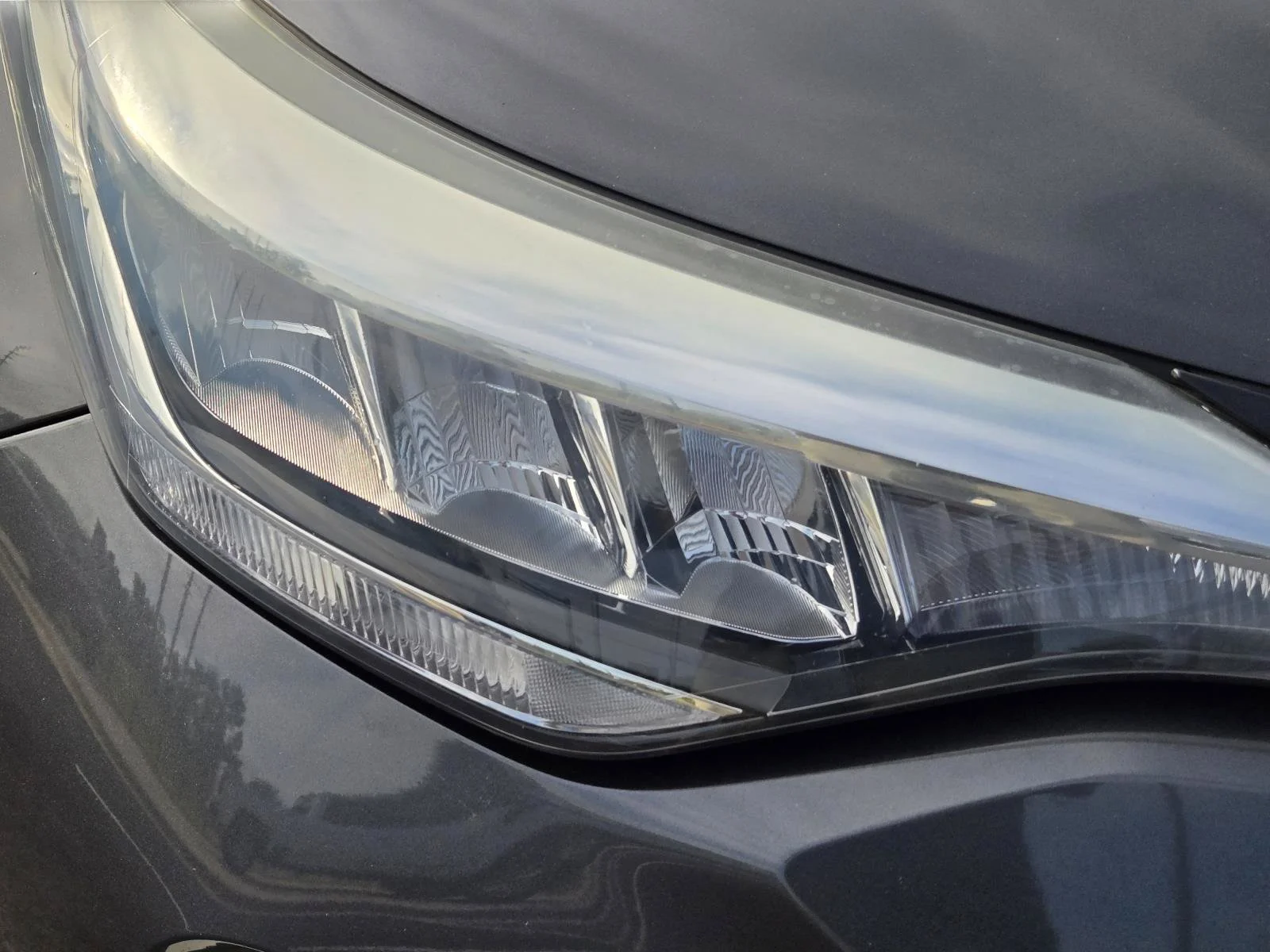 Used 2021 Gray Toyota LE image 6
