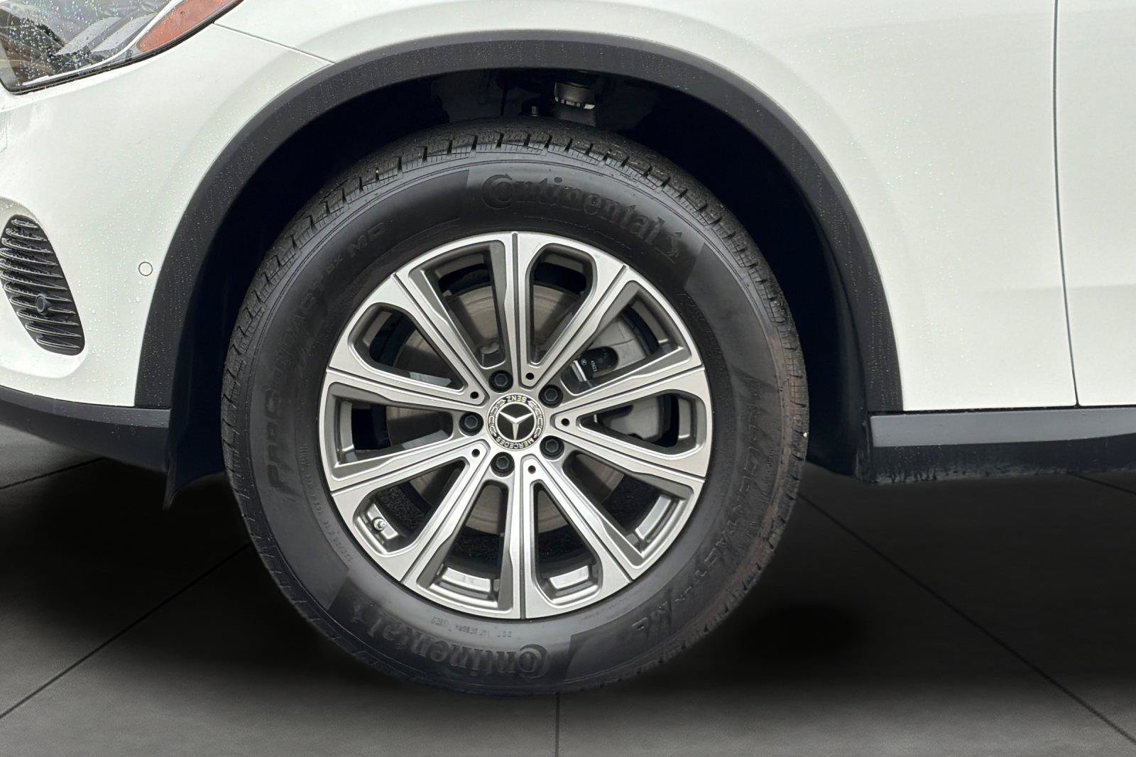 Used 2024 White Mercedes-Benz GLC 300 image 3
