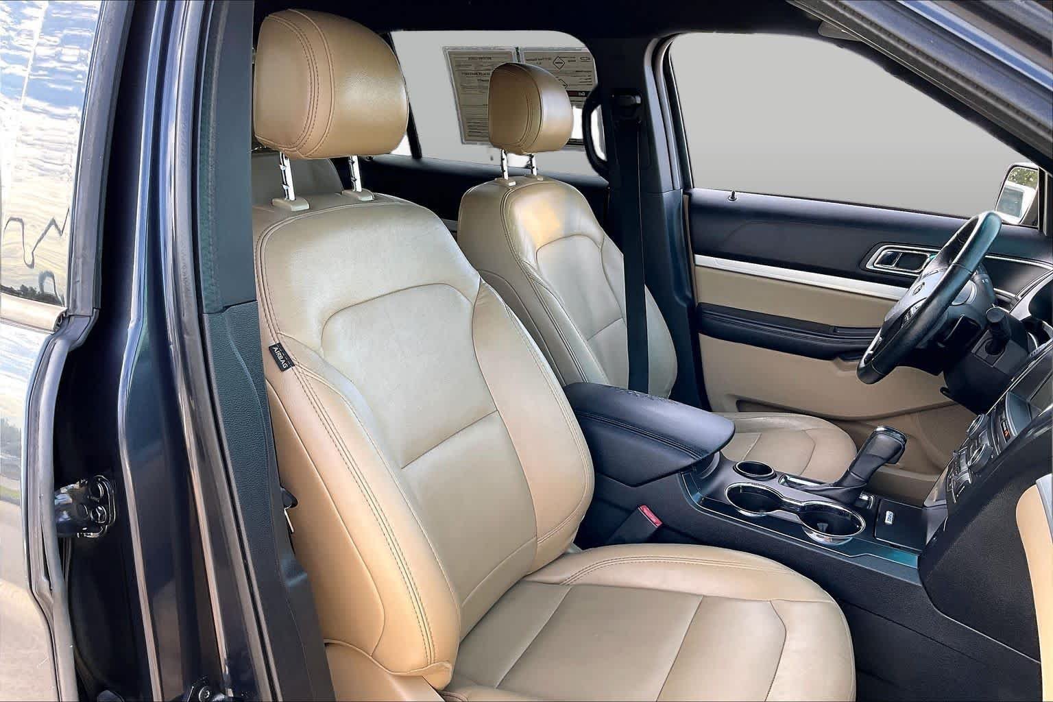 Used 2017 Smoked Quartz Metallic Tinted Clearcoat Ford XLT image 9