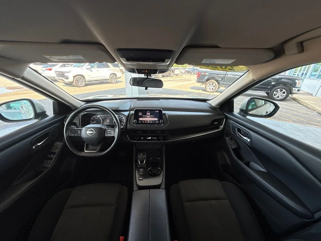 Used 2025 Silver Nissan SV image 18
