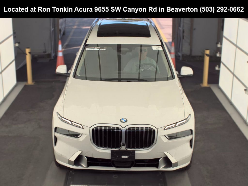 Used 2026 Mineral White Metallic BMW xDrive40i image 3