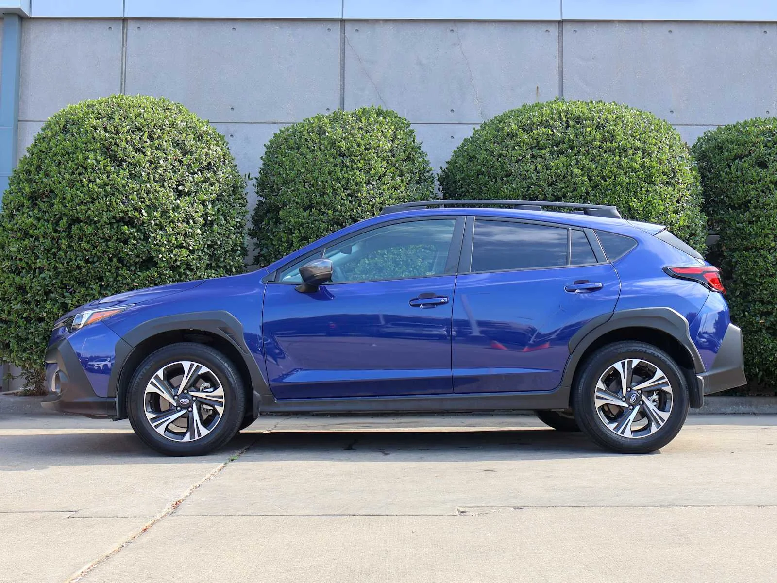 Used 2024 Sapphire Blue Pearl Subaru Premium image 4
