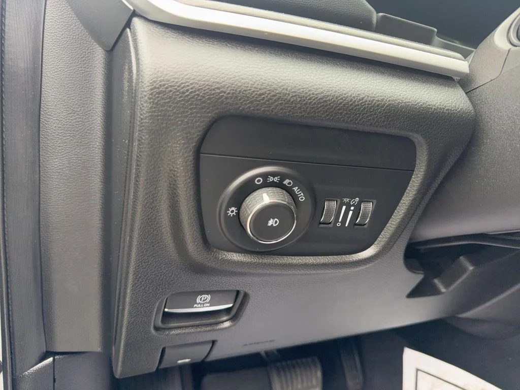 Used 2023 Silver Jeep Limited image 11