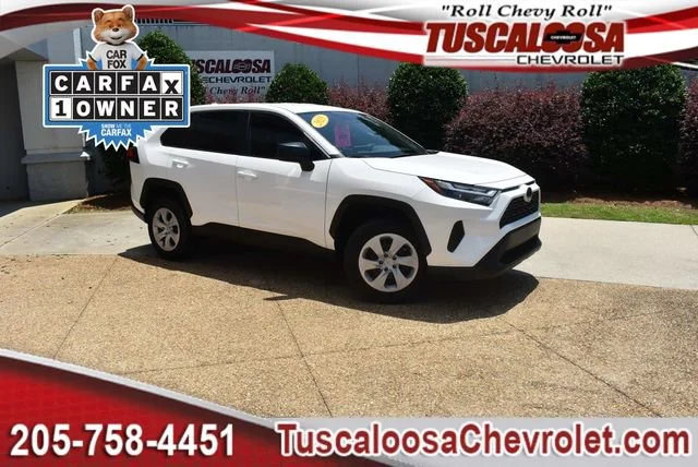 2025 Toyota RAV4 LE FWD's photo