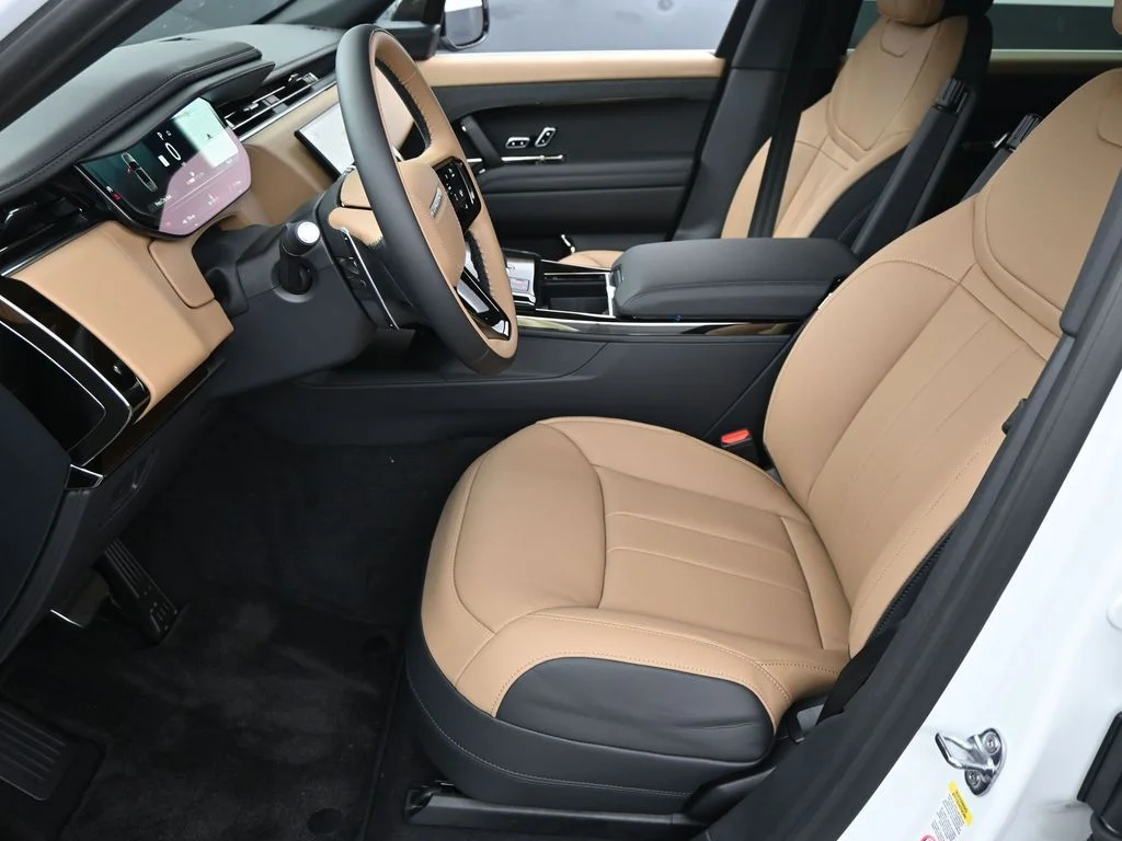 Certified Used 2025 White Land Rover Dynamic SE image 5