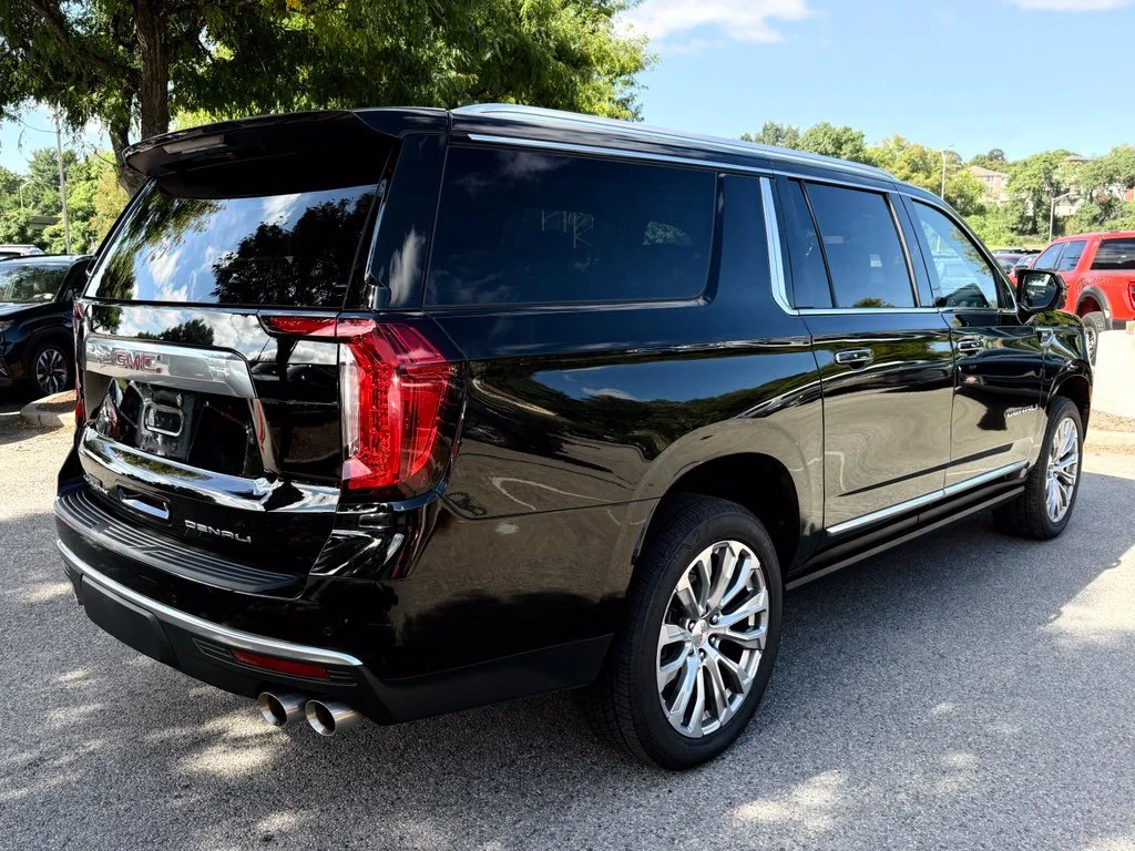 Used 2024 Onyx Black GMC Denali image 8