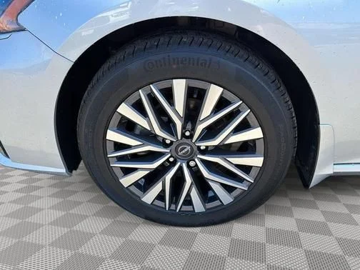 Certified Used 2023 Silver Nissan 2.5 SV image 14
