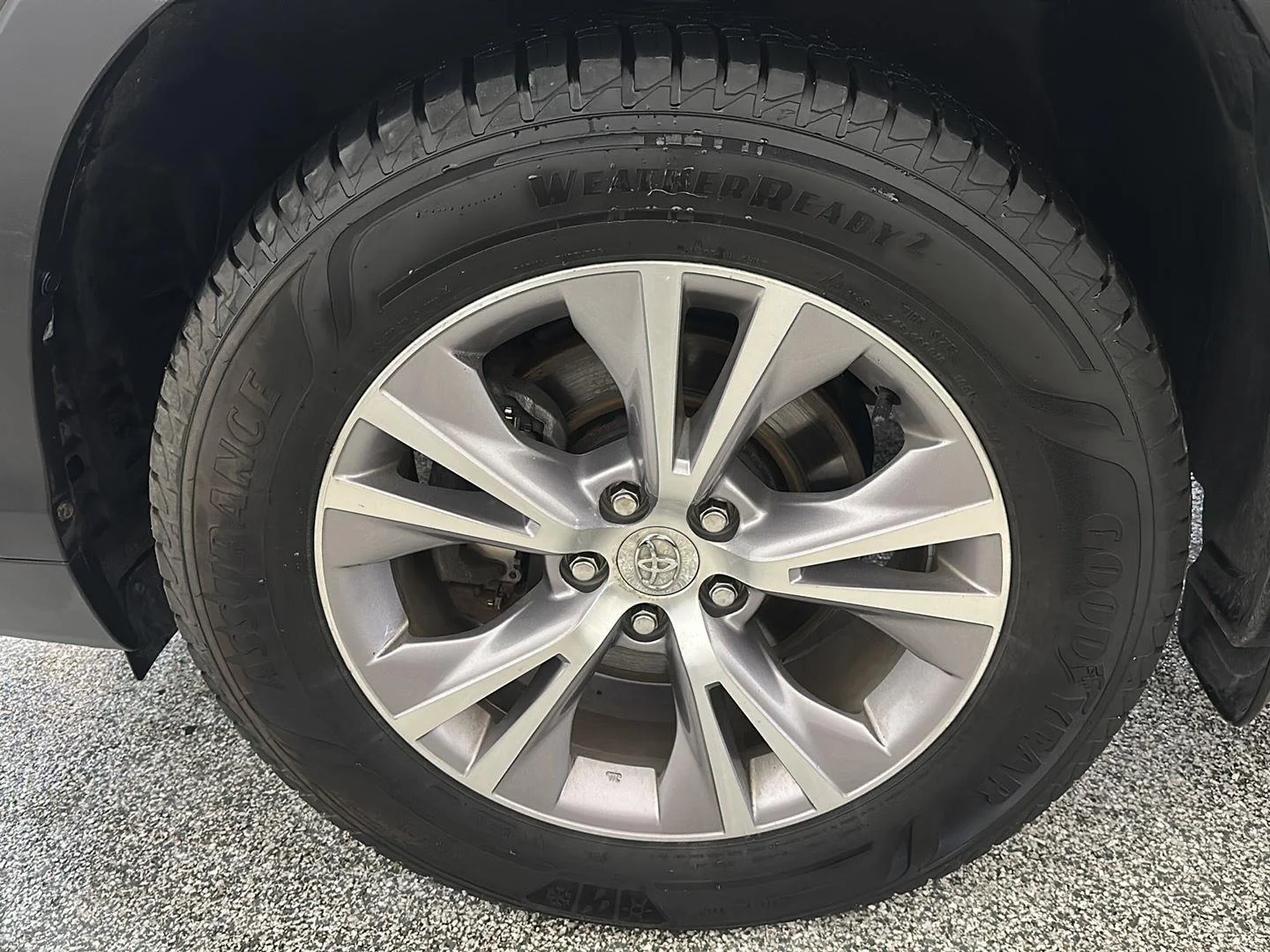 Used 2015 ALUMINA JADE METALLIC TOYOTA XLE image 12