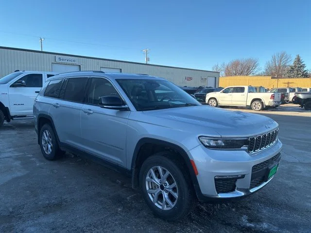 Used 2021 Silver Jeep Limited image 4
