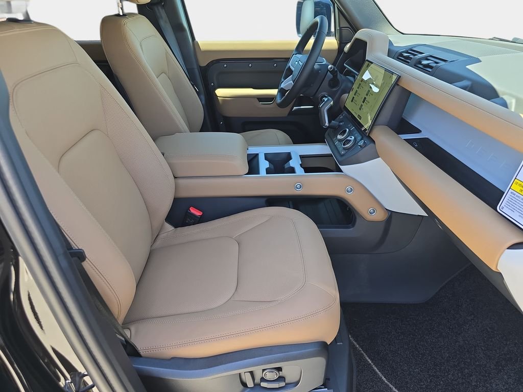 New 2026 Santorini Black Land Rover X-Dynamic SE image 10